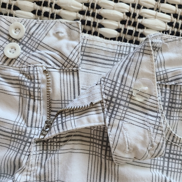 Women's Shorts - Picture 2 of 5